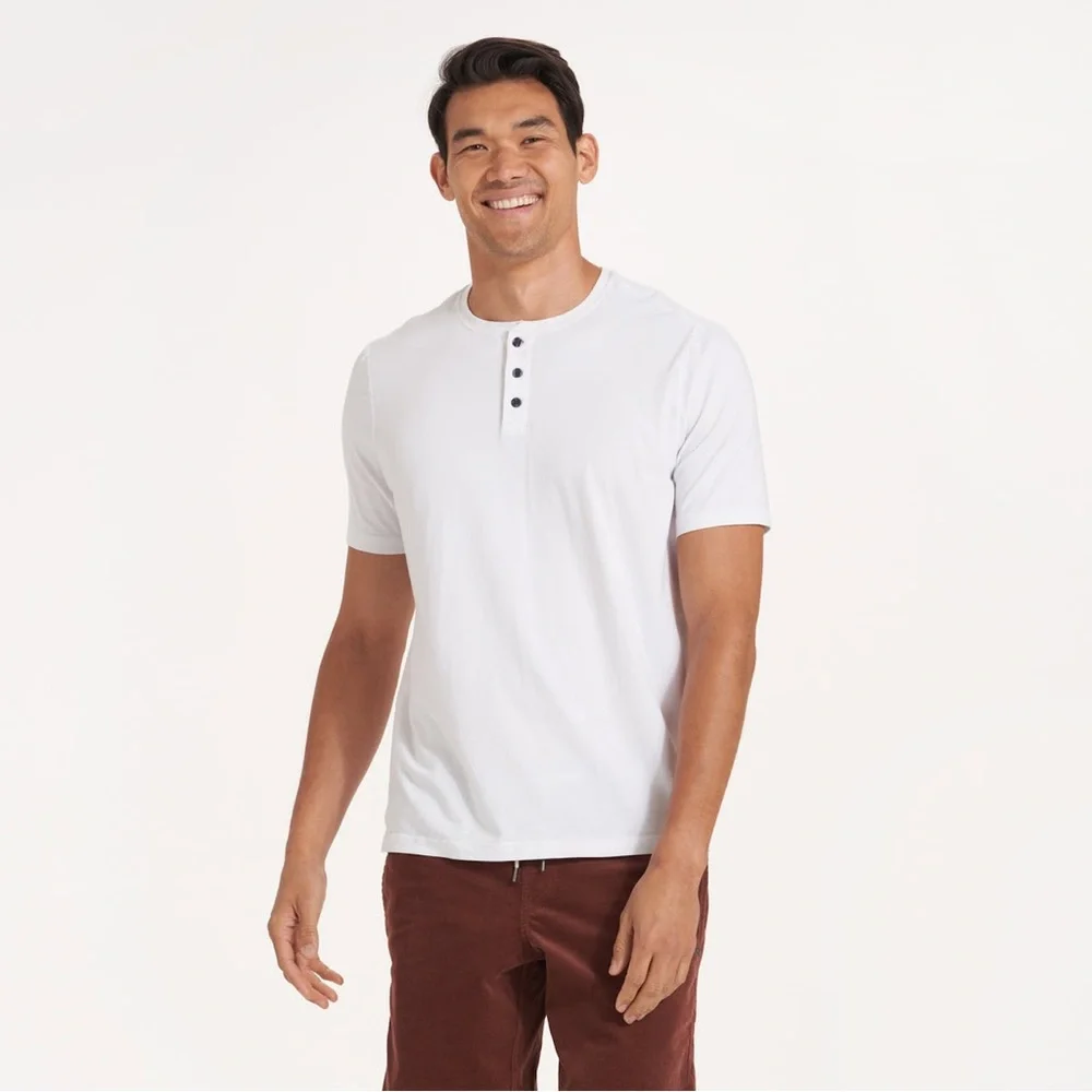 Vuori Short-Sleeve Ever Henley White